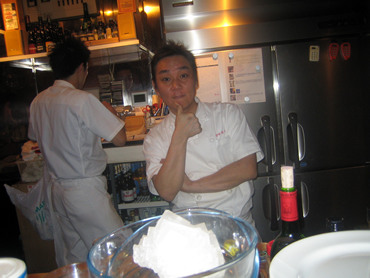 "岩井食堂"・・・・ 四谷の岩井は左利き。