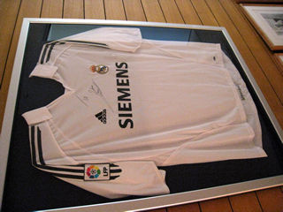 フランス・サッカーの星“ジダン”のサイン入りジャージ