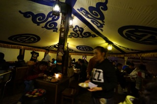 ダライラマのお忍びの店、ラサのチベットレストラン