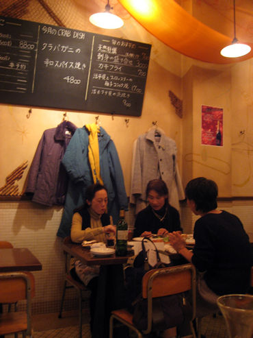 エビ、カニはヒトを変える！街のはずれの海鮮レストラン。